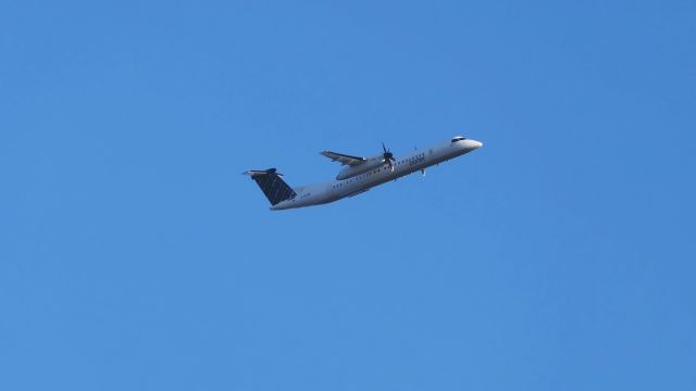 de Havilland Dash 8-400 (C-GLQR)