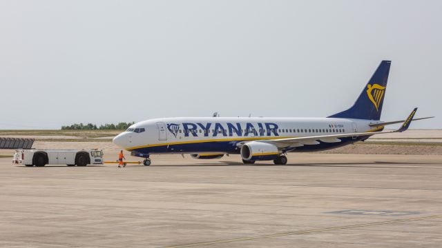 Boeing 737-700 (EI-EKH)