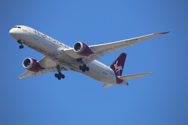 Boeing 787-9 Dreamliner (G-VYUM)