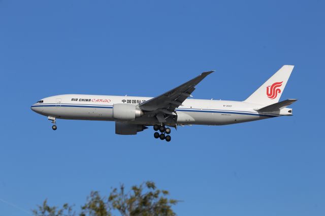 BOEING 777-200LR (B-2097)