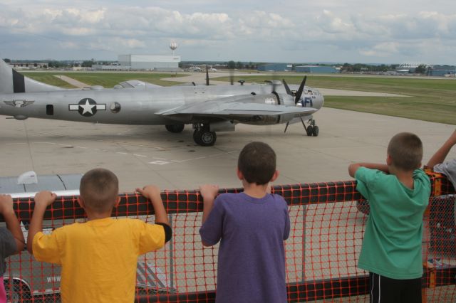 Boeing B-29 Superfortress (NX529B) - Aviation Fans