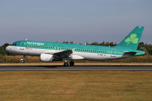 Airbus A320 (EI-DEC) - EI203, the morning departure to Dublin.