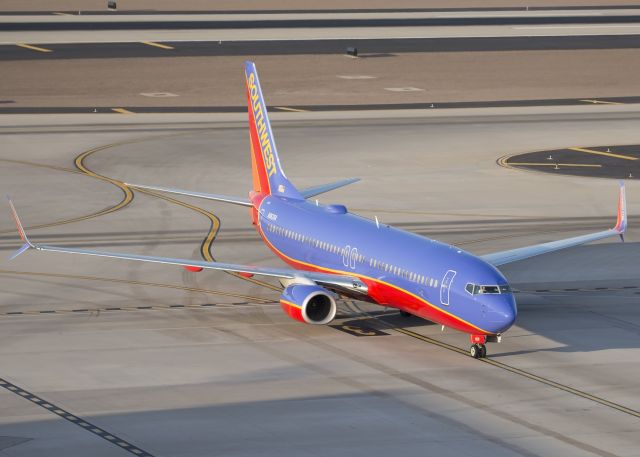 Boeing 737-800 (N8628A)