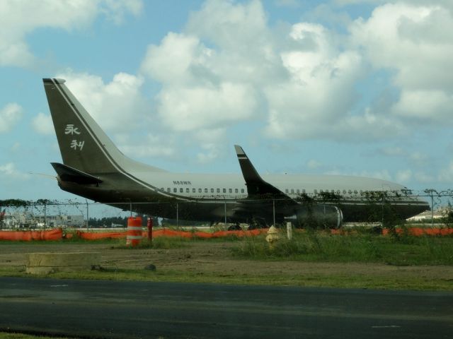 Boeing 737-700 (N88WR)