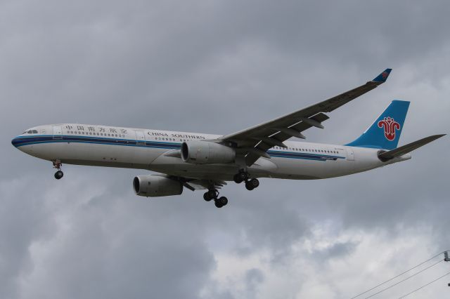 Airbus A330-200 (B-6500)