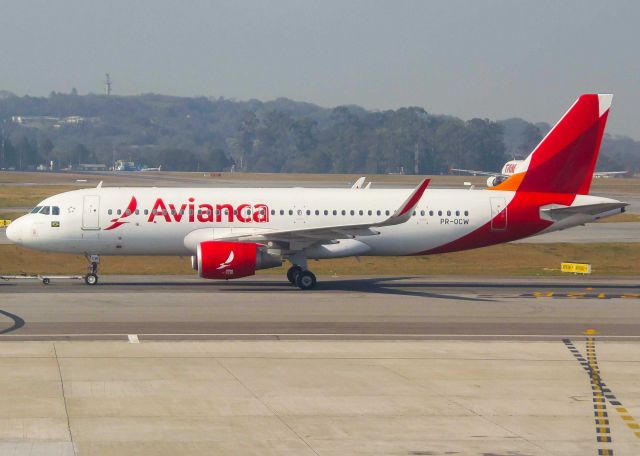 Airbus A320 (PR-OCW)