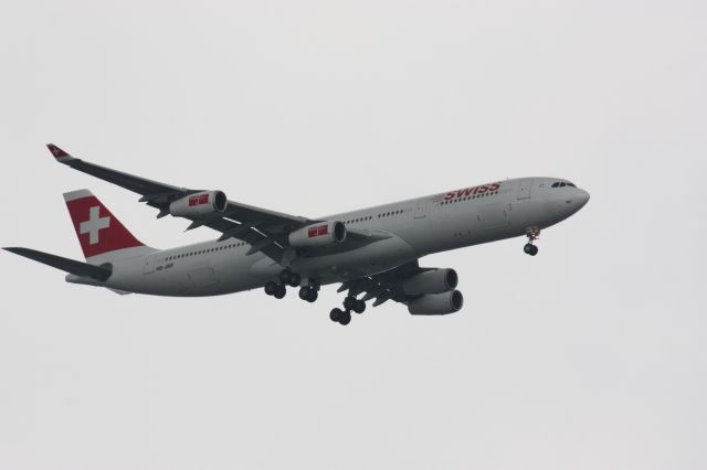 Airbus A340-300 (HB-JMF)