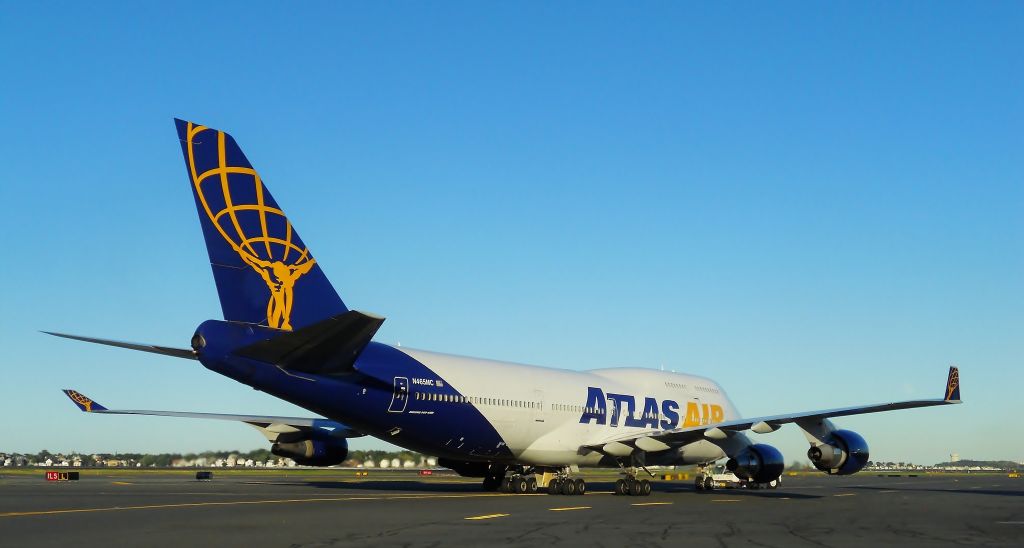 Boeing 747-400 (N465MC)