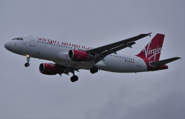 Airbus A320 (N624VA)