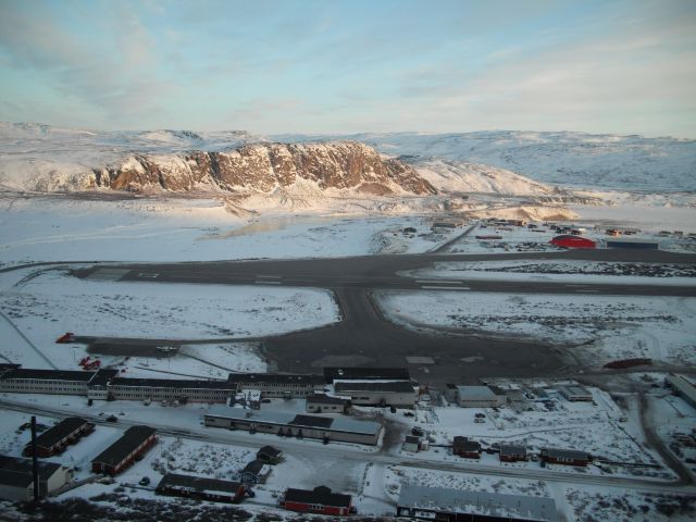 Piper Seneca (N1068U) - Sondrestrom from the hill to the north.