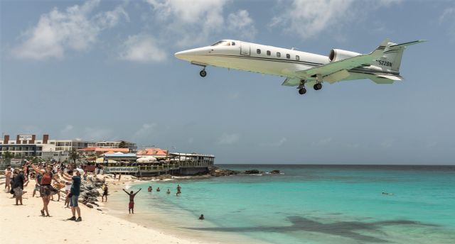 Learjet 60 (N522BN) - Learjet60 N522BN over the beach for landing.