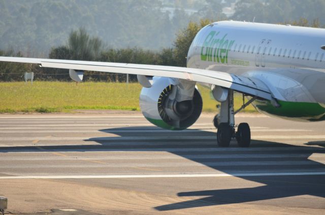 EMBRAER ERJ-190-400 (EC-NNV) - EC-NNV Engine Detail After Landing At LEVX From GCLP. 07-11-2021