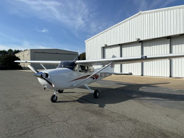 Cessna Skyhawk (N879GT)