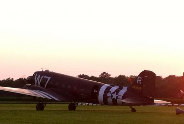 Douglas DC-3 (N345AB)