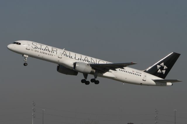 Boeing 757-200 (N935UW) - November 25, 2007 - flew away from Philadelphia 