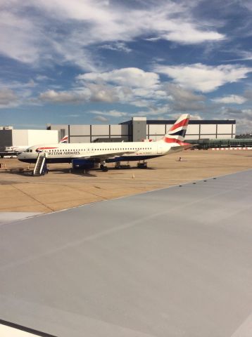 Airbus A320 (G-EUUT) - A sideways photo of a A320