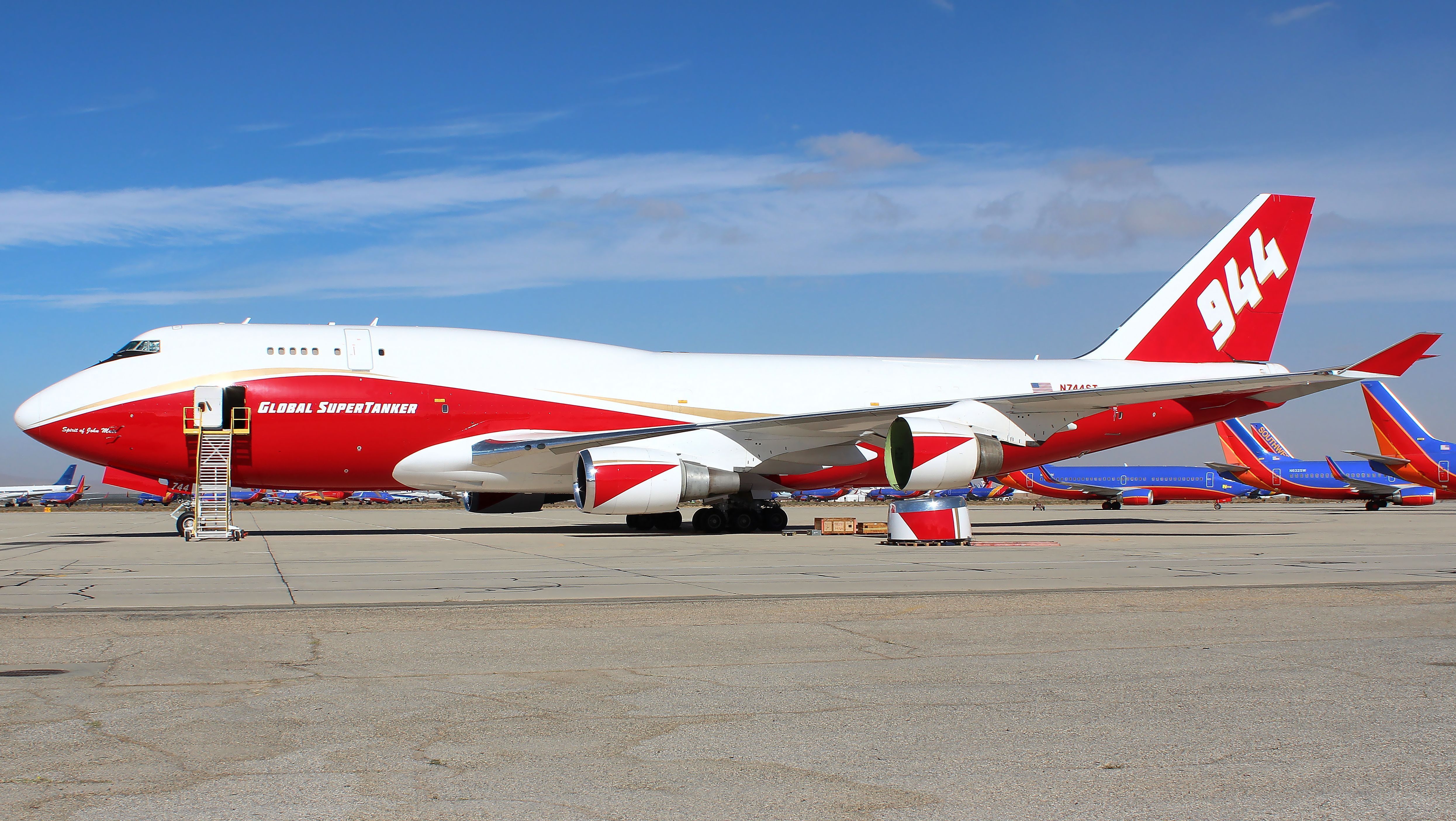 Boeing 747-400 (N744ST)