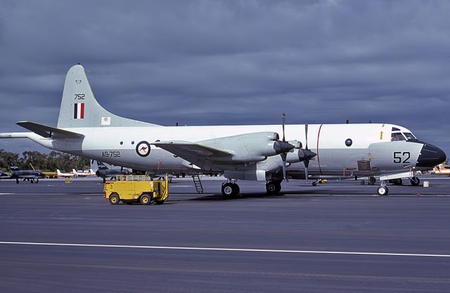 A9752 — - AUSTRALIA - AIR FORCE - LOCKHEED P-3C ORION - REG A9-752 / 52 (CN 285D-5658) - EDINBURGH RAAF BASE ADELAIDE SA. AUSTRALIA - YPED (13/4/1979)