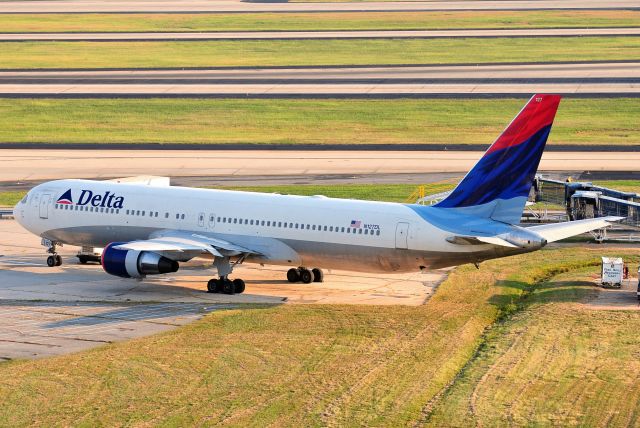 BOEING 767-300 (N127DL) - Seen at KATL on 9/10/2010.