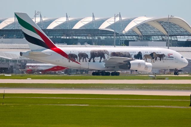 Airbus A380-800 (A6-EEI)