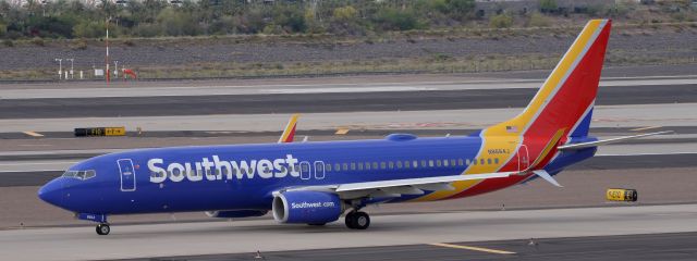 Boeing 737-700 (N8664J) - phoenix sky harbor international airport WN577 18APR20