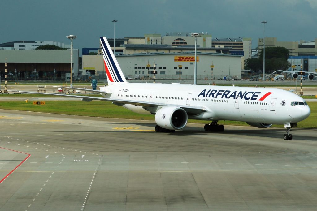 BOEING 777-300 (F-GSQU)