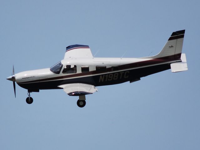 Piper Lance 2 (N198TC) - Making a short approach to runway 20 KJQF - 6/9/09