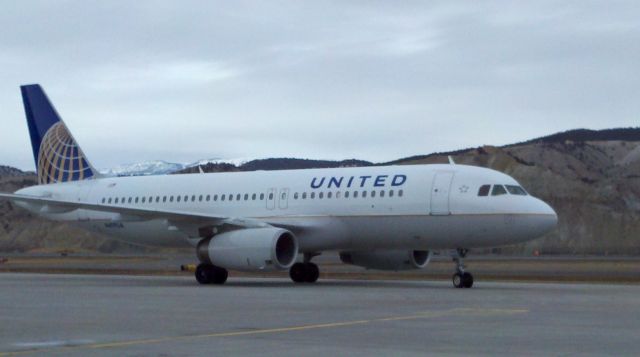 Airbus A320 (N4619UA)