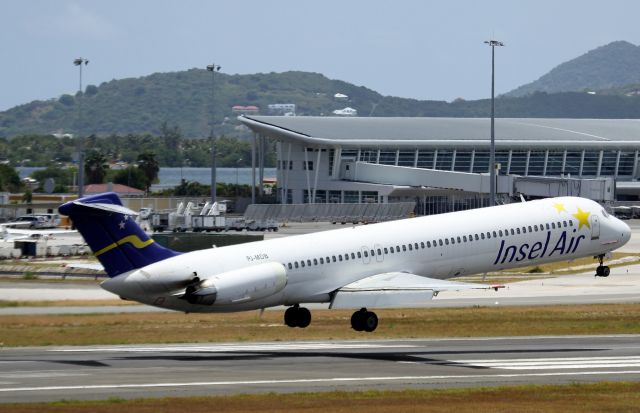 McDonnell Douglas MD-83 (PJ-MDB)