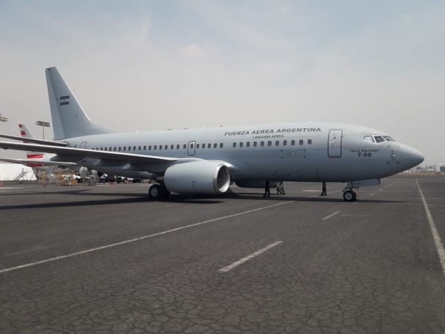 Boeing 737-700 (T99)