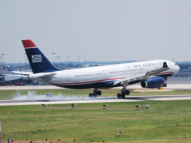 Airbus A330-200 (N283AY) - Touching down 18C - 7/15/10