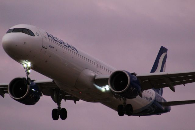 Airbus A321neo (SX-NAA) - An Agean A321neo on final approach into LHR, Landing on runway 27L.br /br /Location: Myrtle Ave.br /Date: 04.08.22 (dd/mm/yy).