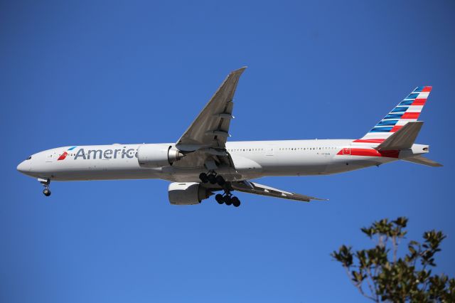 BOEING 777-300ER (N718AN)