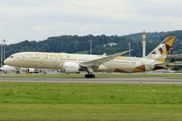 Boeing 787-8 (A6-BLA)