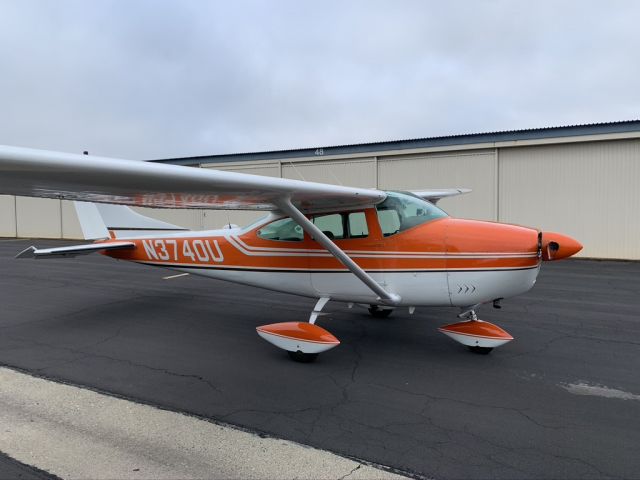 Cessna Skylane (N3740U)