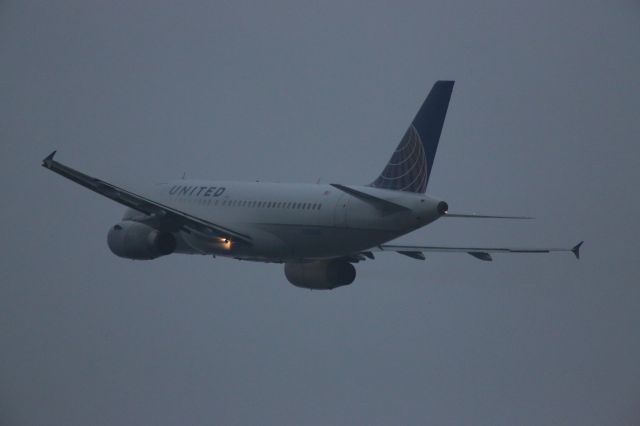 Airbus A319 (N825UA)