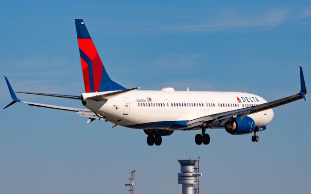 Boeing 737-900 (N868DN)