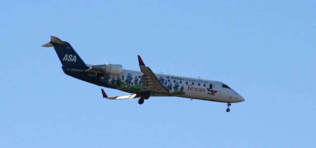 Canadair Regional Jet CRJ-200 (N868AS)