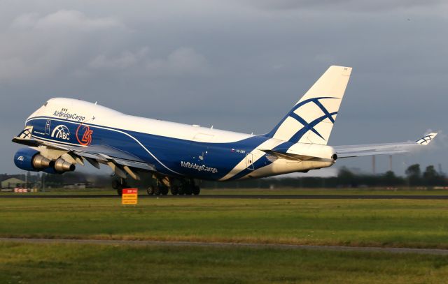 Boeing 747-400 (VQ-BWW)