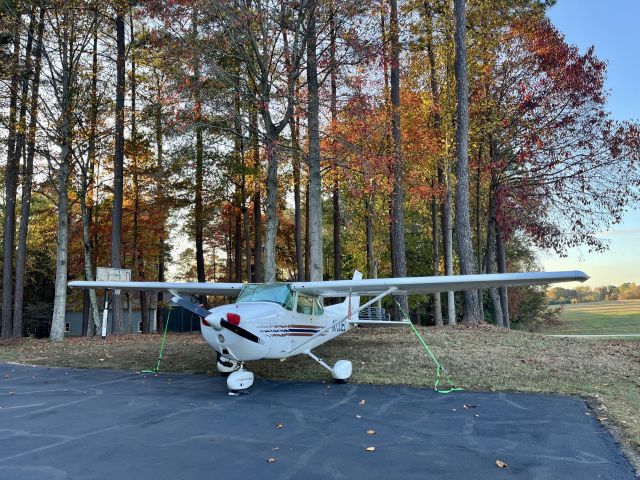 Cessna Skyhawk (N733EL)