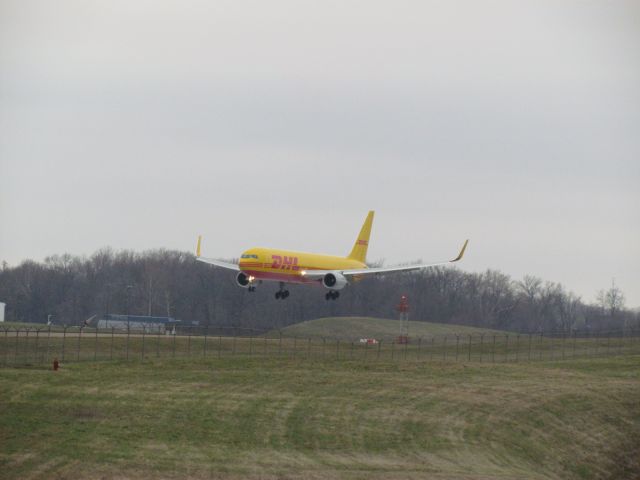 BOEING 767-300 (G-DHLH) - DHL 767-300 landing on runway 18L