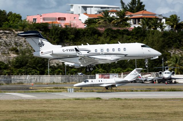 Bombardier Challenger 300 (C-FXGO)