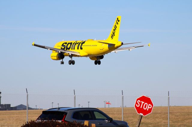 Airbus A320 (N698NK) - Short final as NK625 from MCO