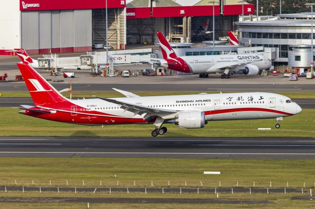 Boeing 787-9 Dreamliner (B-20AJ) - Shanghai Airlines (B-20AJ) Boeing 787-9 Dreamliner at Sydney Airport.