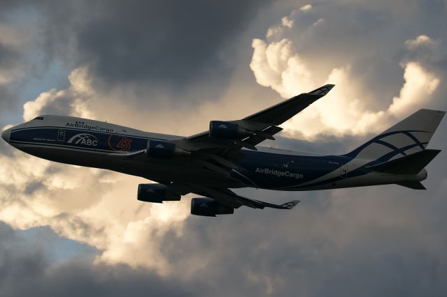 Boeing 747-400 (VQ-BWW) - evening departure