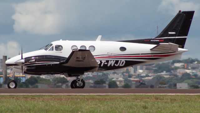 Beechcraft King Air 90 (PT-WJD)