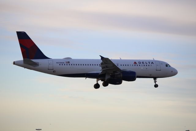 Airbus A320 (N378NW)