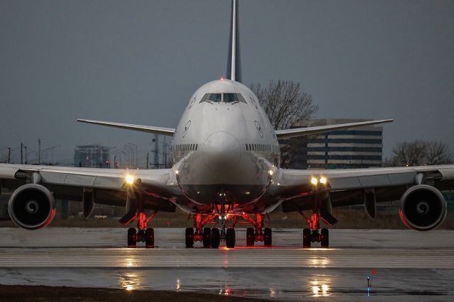 Boeing 747-200 (D-ABVY)