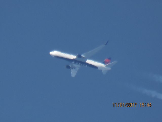 BOEING 767-300 (N190DN)