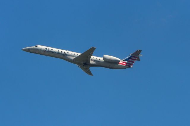 Embraer ERJ-145 (N606AE)